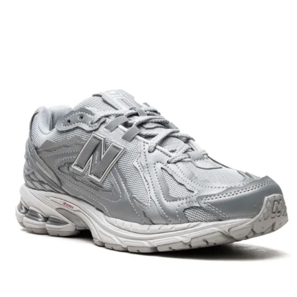 New Balance 1906D “PROTECTION PACK - SILVER
METALLIC" gray sneakers, size 6.5 - Picture 12 of 12